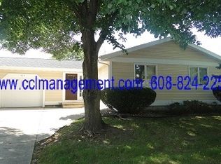 902 N Gammon Rd, Madison, WI 53717