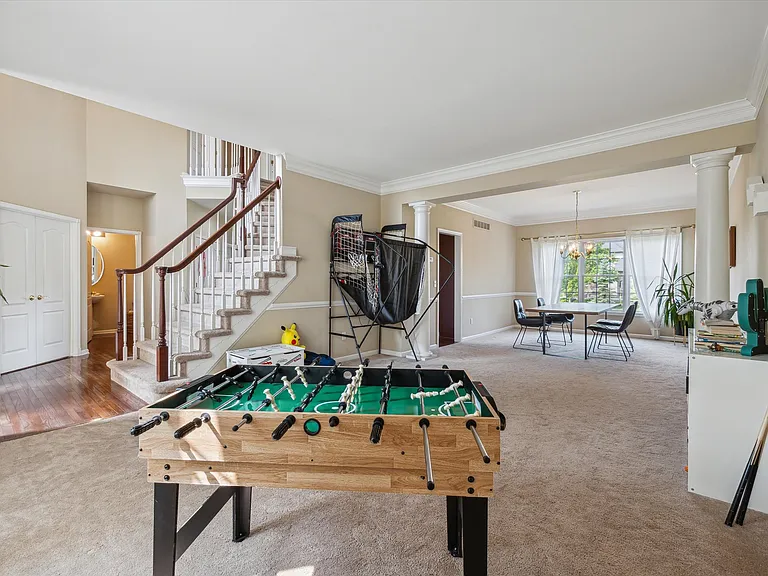 24323 Bellingham Dr — Photo 24