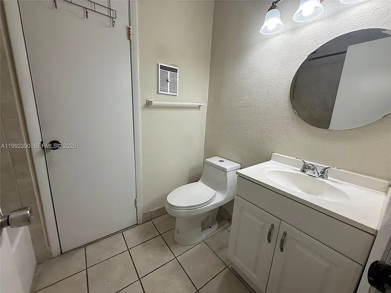 800 Independence Dr #800I — Photo 7
