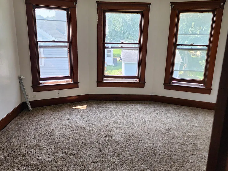 726 W Pleasant St — Photo 1