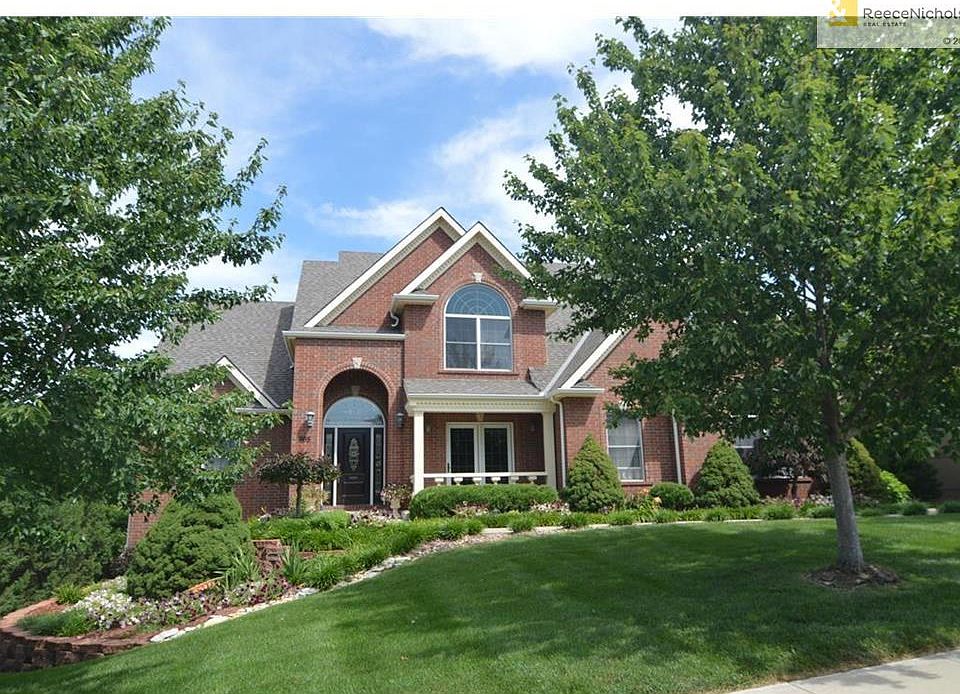 1st image of 905 SE Cypress Ln