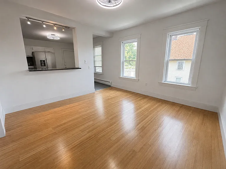 350 Knight St #2 — Photo 4