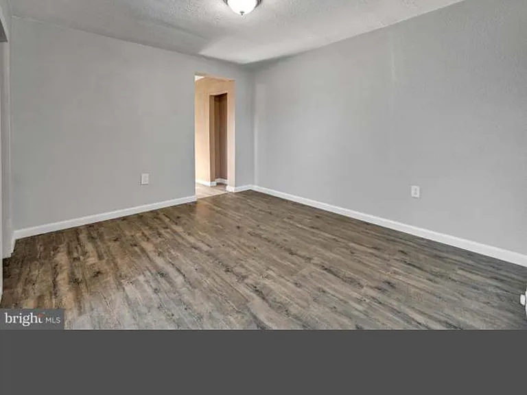 1506 Walnut St — Photo 6