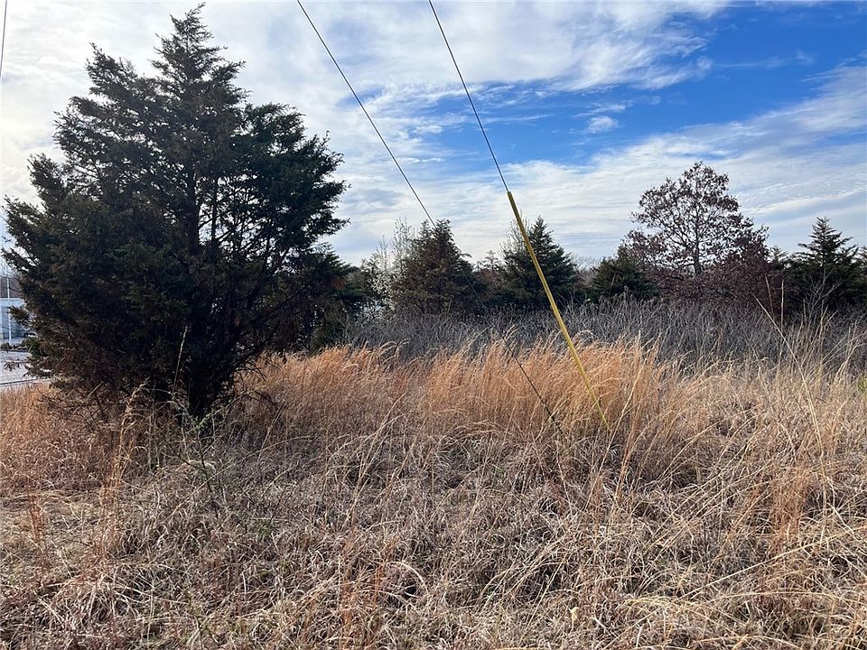 1st image of Lynn Ln #1