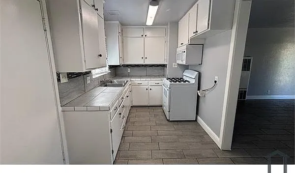 2 bed, 784 sqft, $1,600 — Photo 4