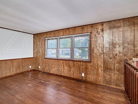 4th image of 2085 Loveland Dr