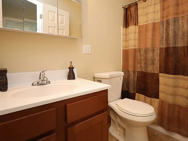 Willoughby Hills Towers — Photo 9