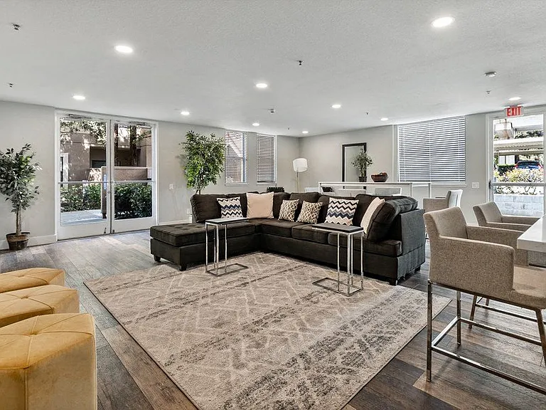 Del Norte Place Apartment Homes — Photo 14