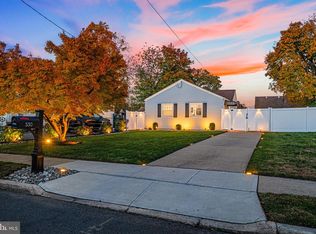 330 McAdoo Ave, Hamilton, NJ 08619