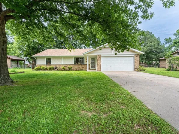 202 Eames Ave, Springdale, AR 72764