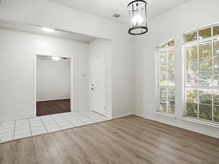7103 Greenspoint Dr — Photo 2