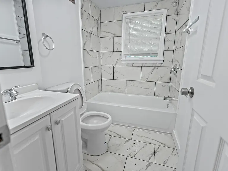 4244 E 67th Ter — Photo 5