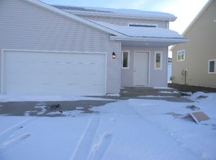 409 8th St NW, Watford City, ND 58854