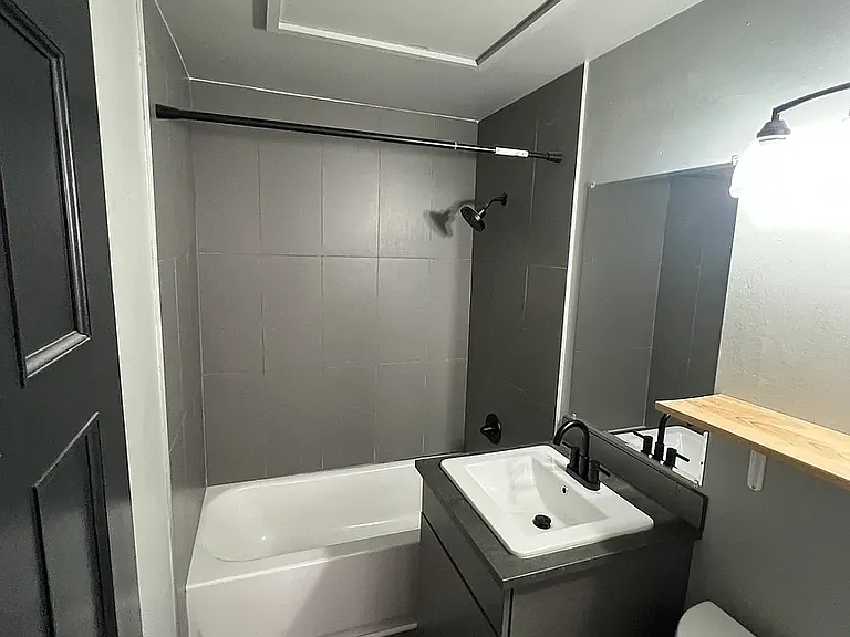 213 1st Ave S #3C — Photo 5