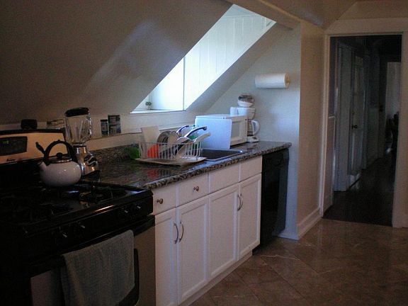 2nd image of 545 Forest Ave APT 2