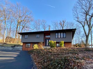 40 Ketewomoke Dr, Halesite, NY 11743