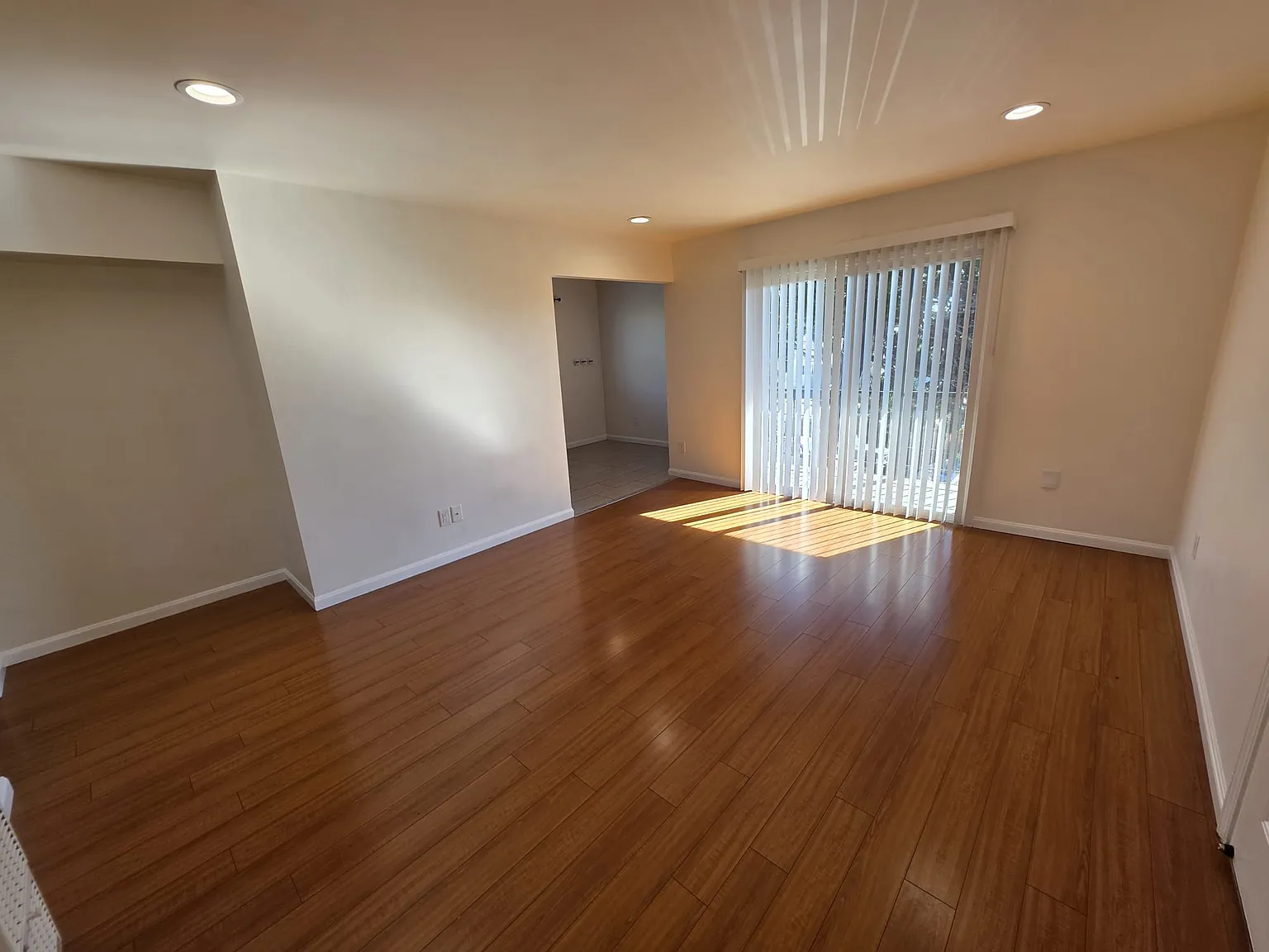 2 bed, 1000 sqft, $2,395 — Photo 3