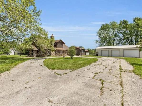 38199 Somerset Rd, La Cygne, KS 66040