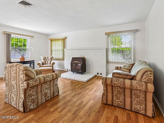 3rd image of 6 Wister Place