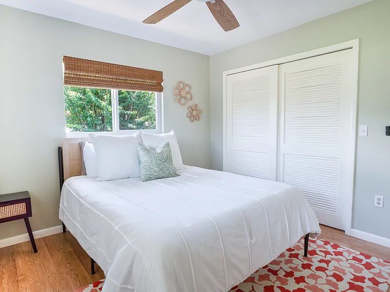 1105 Caples St — Photo 12