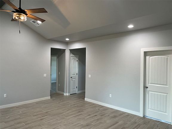 4th image of 45119 Collin Ct