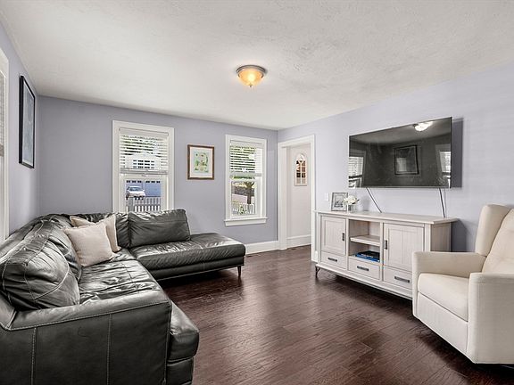 4th image of 68 Prospect St
