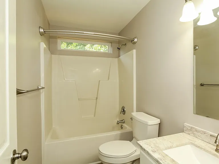 130 Hampshire Dr — Photo 16