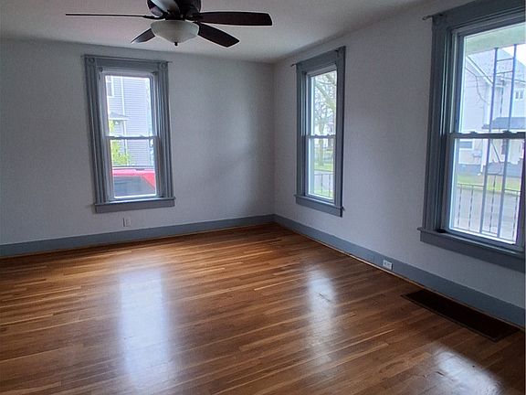 4th image of 98 E Court St