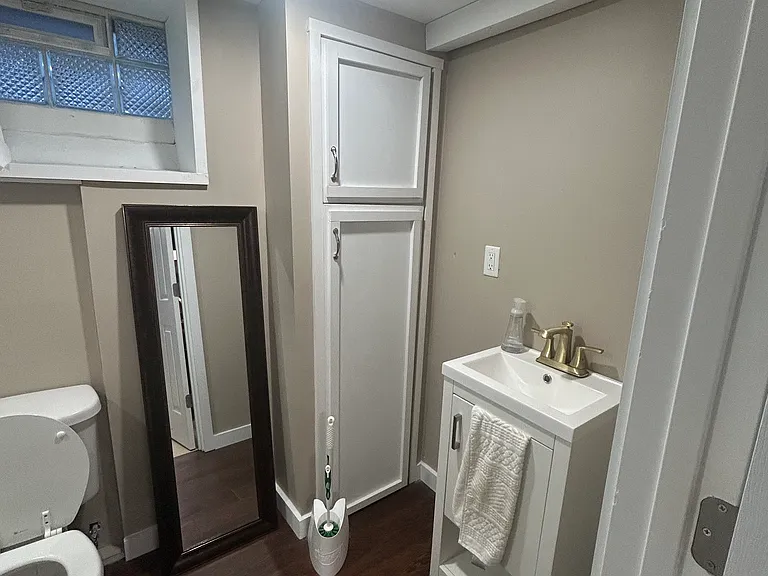 Full bathroom in the basement