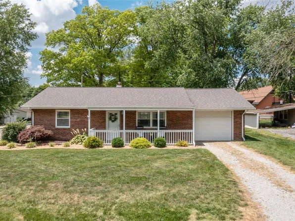 1 Cedar Dr, Fairview Heights, IL 62208