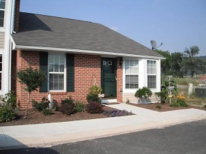 315 Pebble Ln photo 1