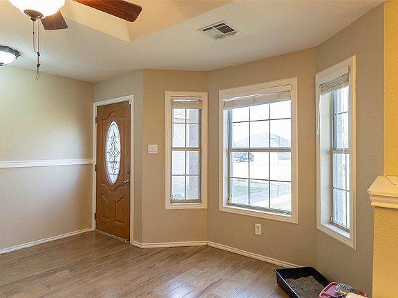 4th image of 4409 Hank Dr