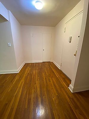 4th image of 84-10 Main St #43