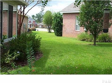 Cul de sac lot allows spacious side yard between homes