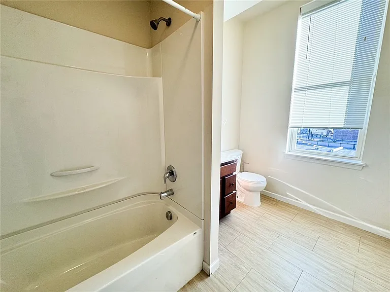 137 N Main St #D — Photo 12