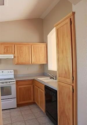 4th image of 1465 Denver Ave