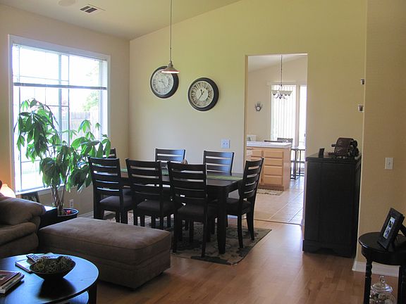 4th image of 3953 Poinsettia St