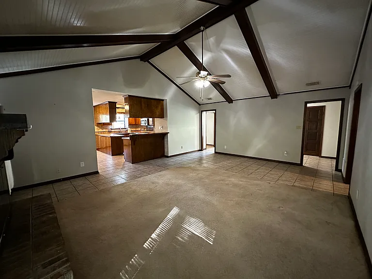 106 Lively Cir — Photo 3