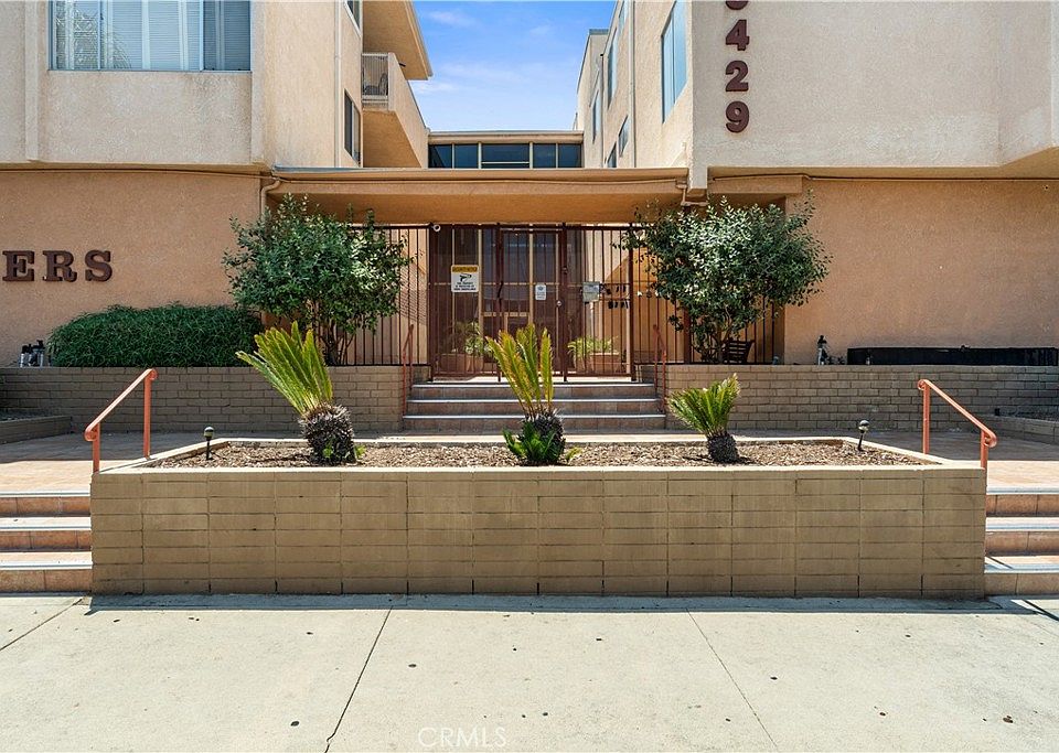 1st image of 5429 Newcastle Ave APT 308