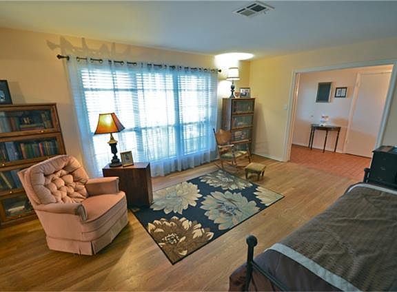 3rd image of 5615 Stillbrooke Dr