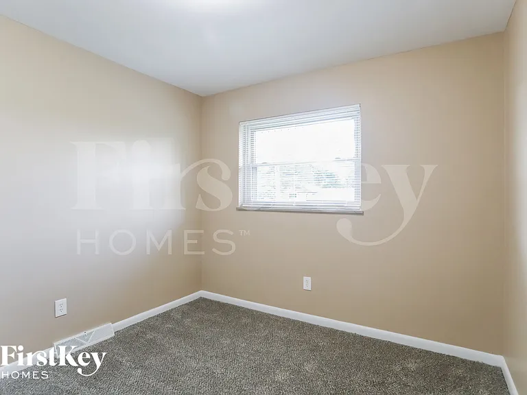 1015 Thunderbird Dr — Photo 10