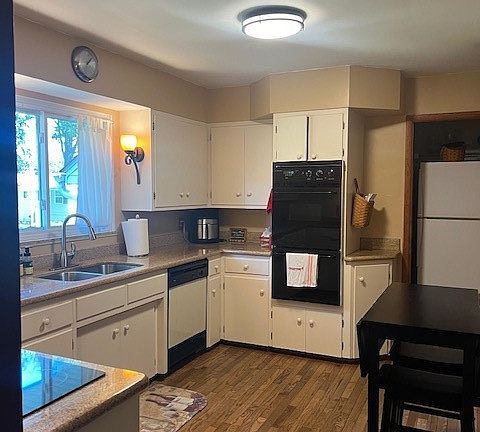 4th image of 24117 Beech Ln