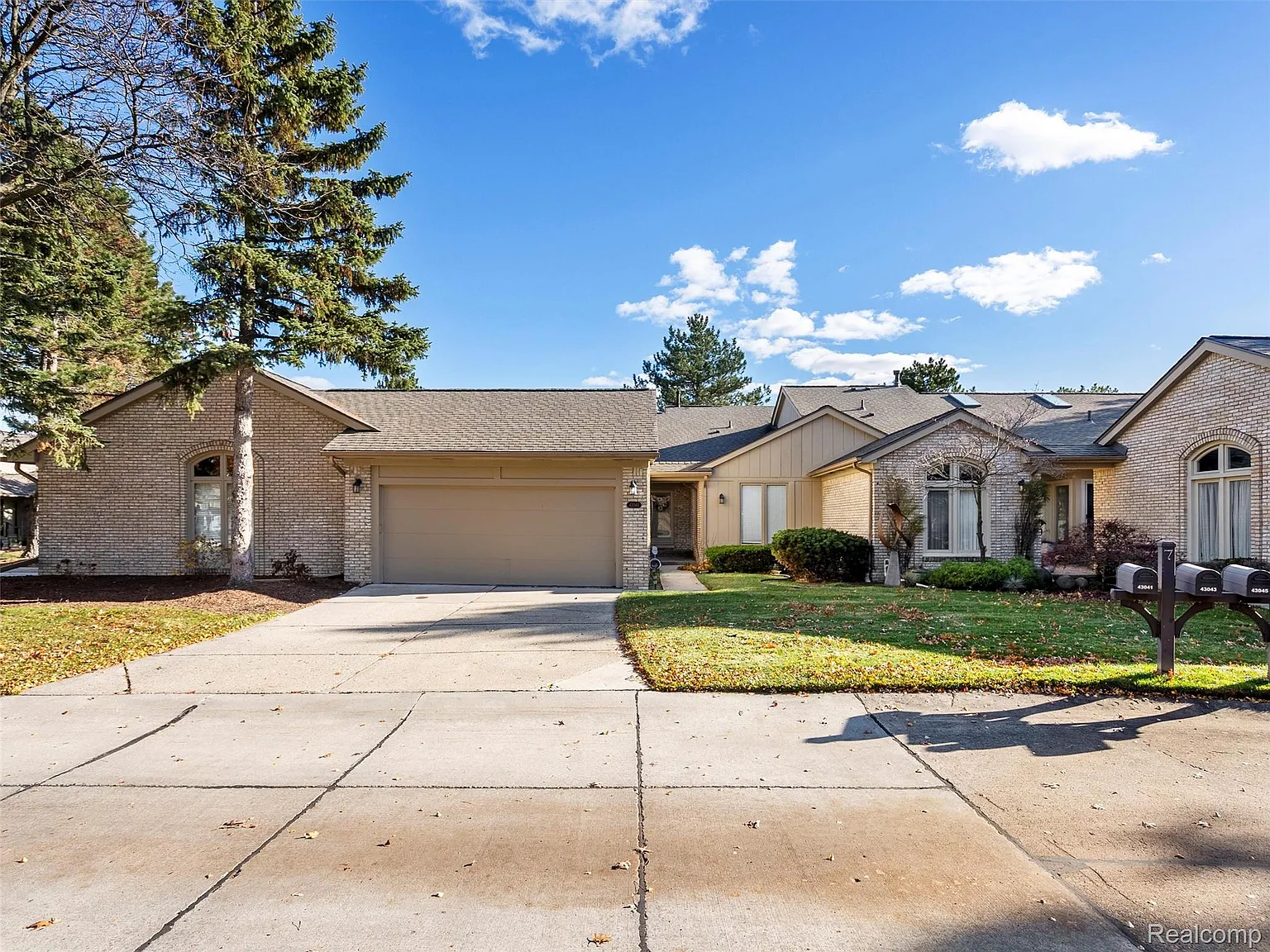 43043 W Kirkwood Dr photo 1