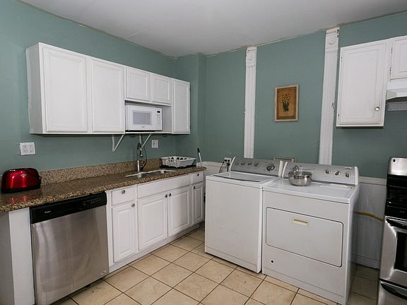 2nd image of 1422 N Western Ave APT 2
