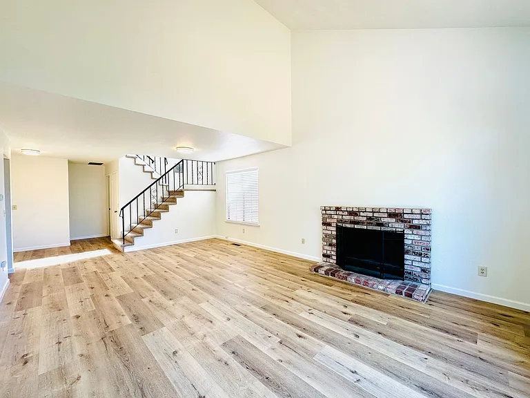 1537 Yarberry Dr — Photo 4