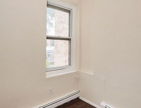 Bonus room good for office or small guest room