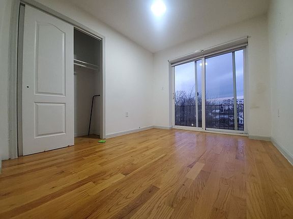 4th image of 108 Martin Luther King Jr Pl APT 4F