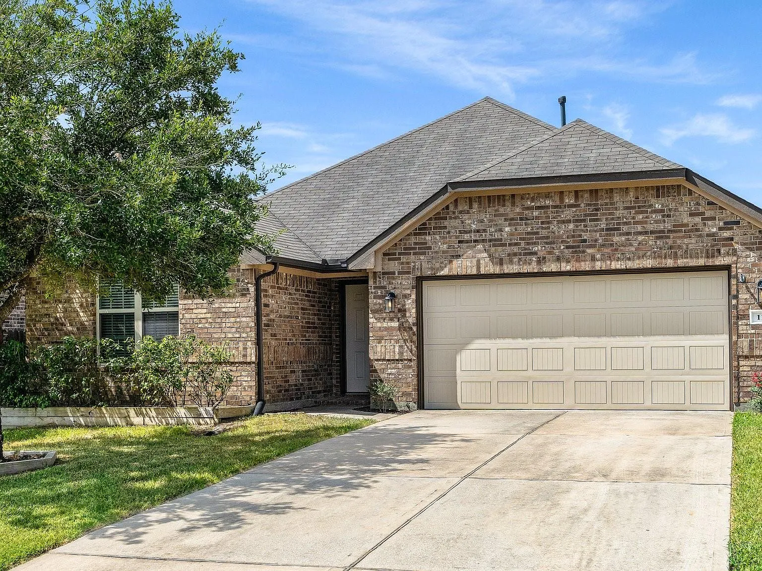 3 bed, 2.0 bath, 1818 sqft, $1,900 — Photo 2
