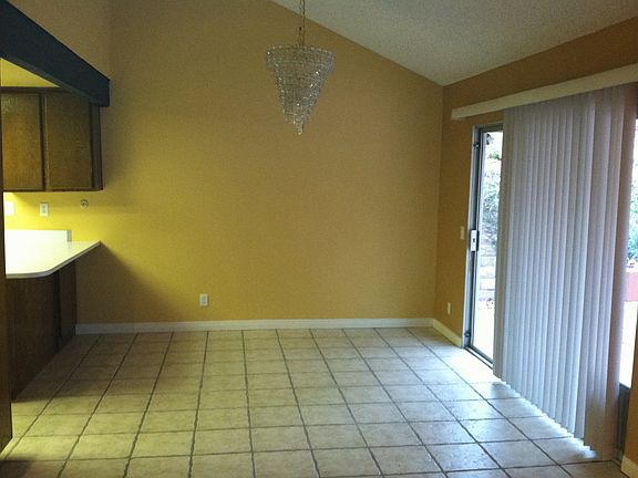 Dinning Room with no Furnitu