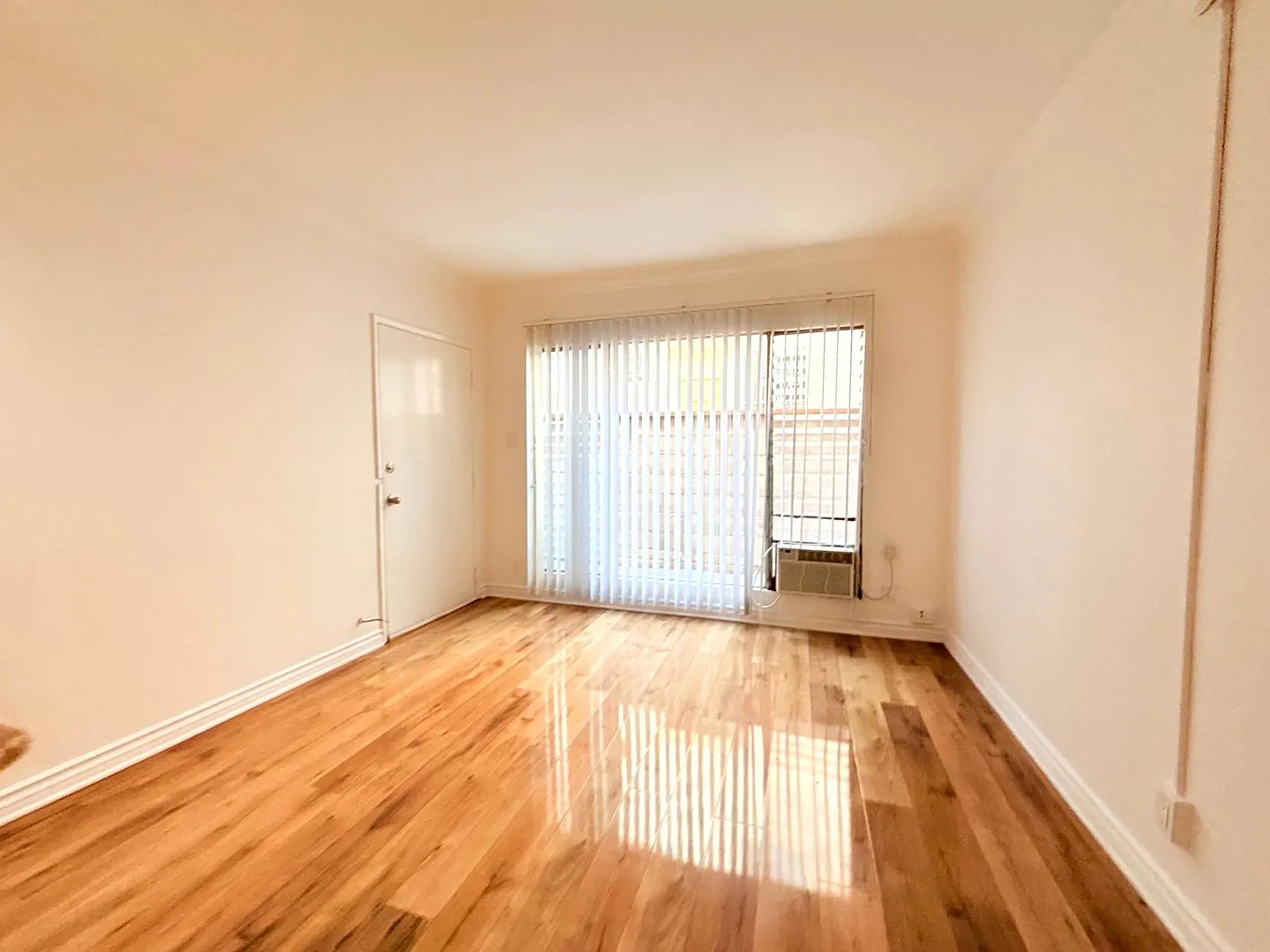 5356 Fountain Avenue/1266 N. Serrano — Photo 3